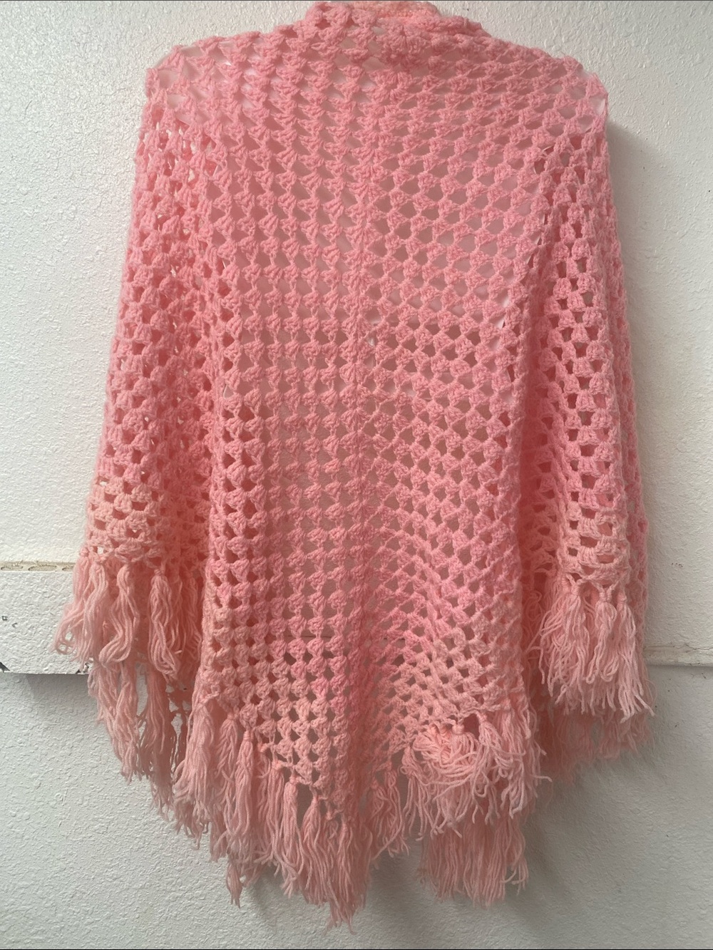 Vintage 60s - Bubblegum Pink - handmade Crochet Fringe Shawl Wrap